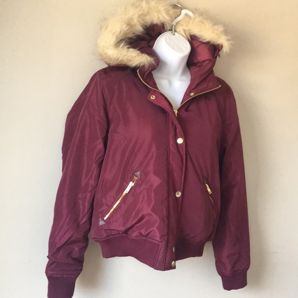 Forever 21 Jackets & Blazers - Forever 21 Burgundy Puffer Jacket